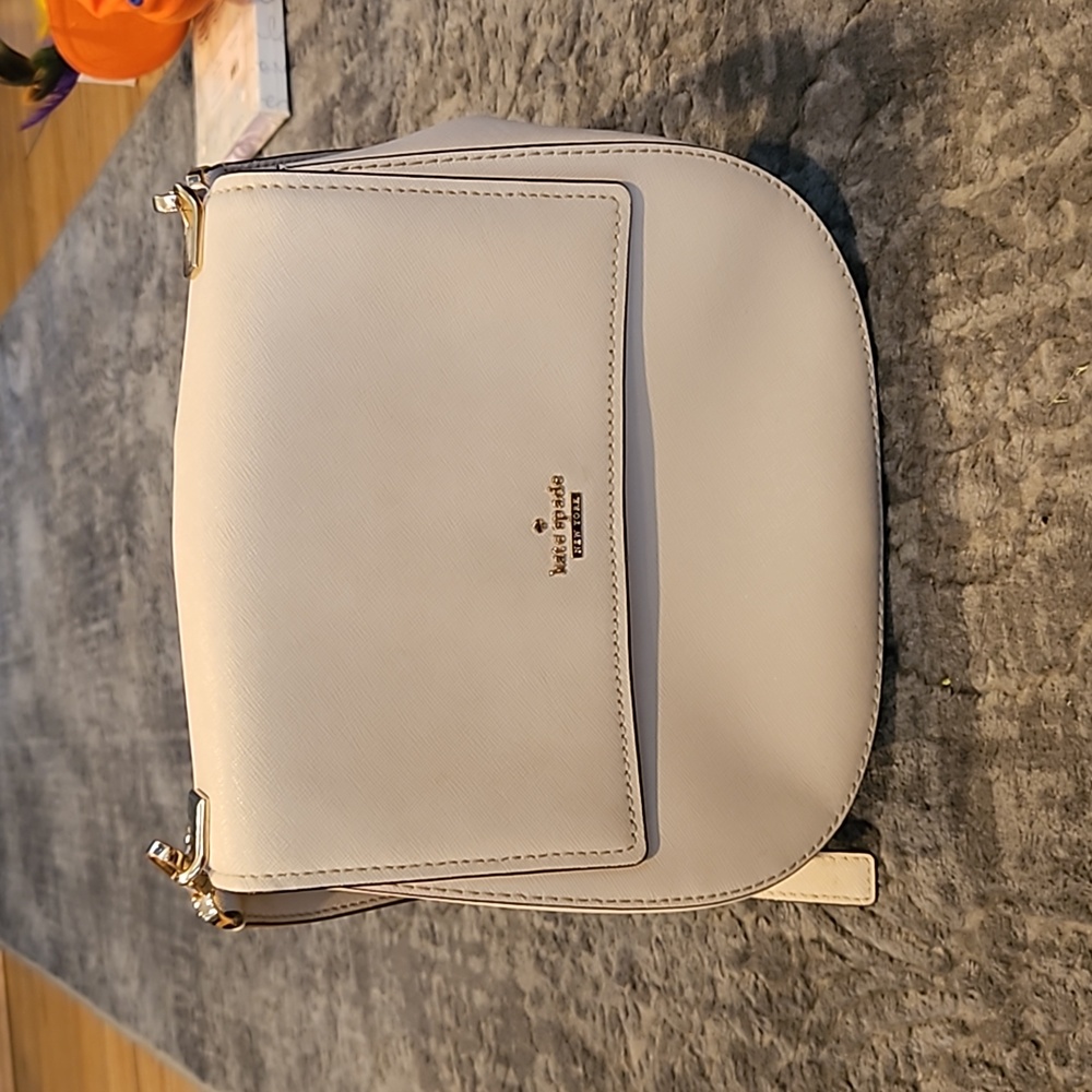 Kate spade ♠️ larger size crossbody